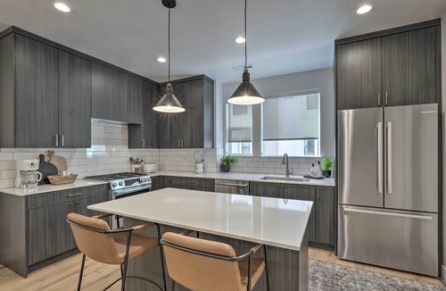 Central Business District Apartment | Chic & Sunny Provo Townhome w/Rooftop Deck!