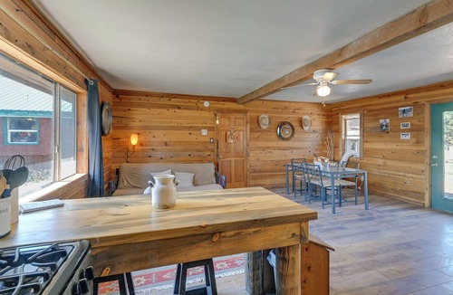 Chiloquin Apartment | Chiloquin Vacation Rental w/ On-Site Barn!