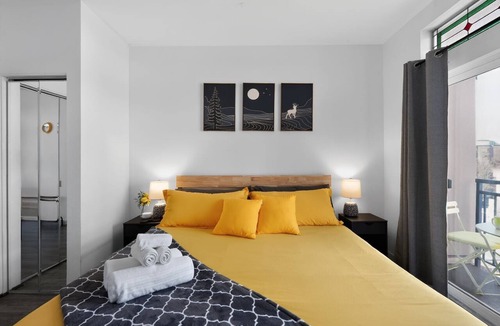 Belltown Condo | City+Water View Gem- Walk DT | Parking, Pool, Pets