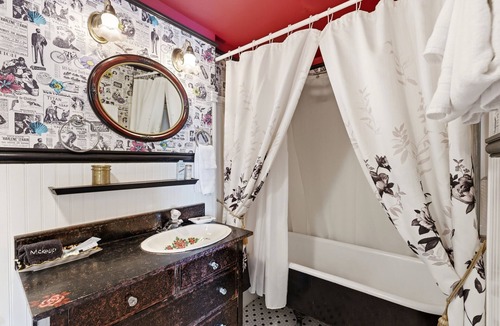 Heber Bed & Breakfast | Classic Victorian charm for simple stay in Boutique B&B