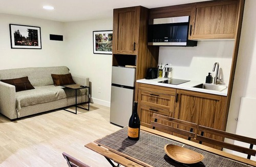 Irvington Apartment | Classy Irvington Living Space near Convention Center