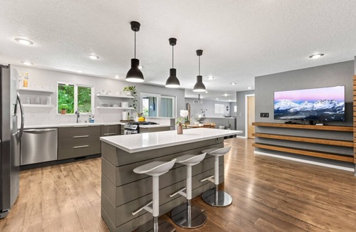 Larkspur House | Clean Bend home with private hot tub, yard, and dedicated office