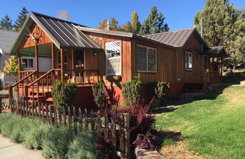 Maupin Cabin | Clean cabin downtown, fresh renovation of 1919 classic