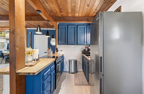 Clear Lake House | Clear Lake Cottage + Boat Parking