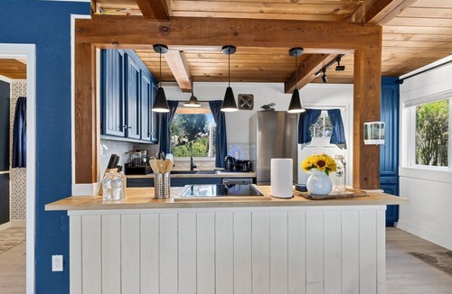 Clear Lake House | Clear Lake Cottage + Boat Parking