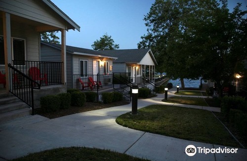 Clearlake Park Hotel | Clear Lake Cottages & Marina