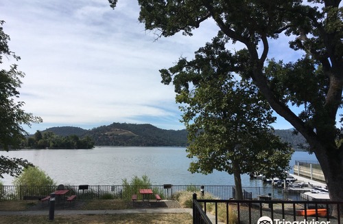 Clearlake Park Hotel | Clear Lake Cottages & Marina
