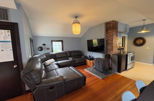 Tierra Del Mar House | Close to beach 3-bedroom house in Cloverdale perfect for your getaway