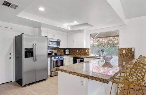 Desert Park Estates House | Close to Downtown Palm Springs: Villa w. Magical Views, Saltwater Pool, Sleeps 8