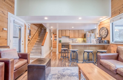 Overlook Park House | Close to SHARC with Hot Tub, SHARC Passes, Bikes