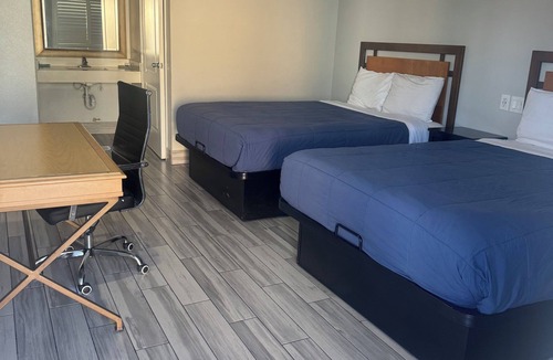 Lynwood Hotel | CLOVER MOTEL