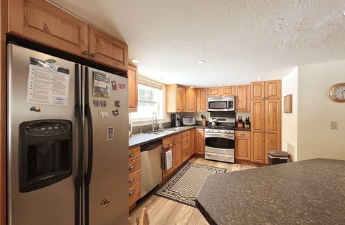 Tahoe City House | Clubhouse - 4 bedroom, 3 bath - hot tub, quiet location