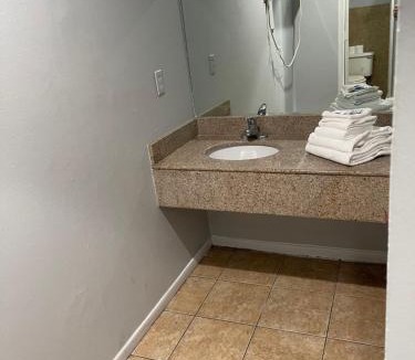 Hemet Hotel | CoachLight Motel