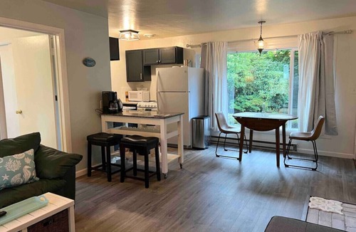 Coos Bay Apartment | Coastal Botanical Suite