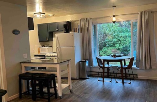 Coos Bay Apartment | Coastal Botanical Suite