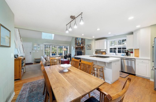 Neahkahnie Beach House | Coastal Cottage-Manzanita, OR-Fire pit, 3 blks to beach, Dogs welcome.