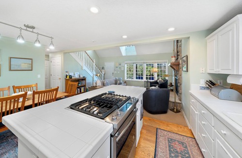 Neahkahnie Beach House | Coastal Cottage-Manzanita, OR-Fire pit, 3 blks to beach, Dogs welcome.