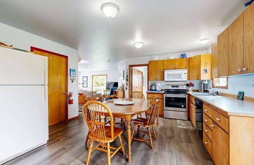 Newport House | Coastal, Dog-Friendly Home in Great Location - Six Blocks from Nye Beach
