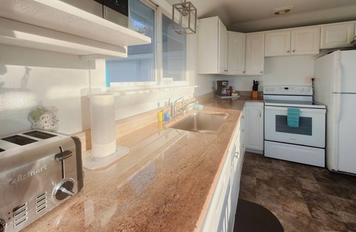 Coos Bay House | Coastal Escape w/Beach Access by Lighthouse