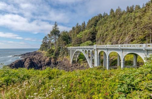 Historic Bayfront House | Coastal Garden - Anchor Pier Lodge