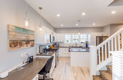 Newport House | Coastal gem near the beach with spacious layout - walk to dining & shops
