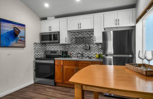 Valley Glen Apartment | Coldwater Canyon ADU