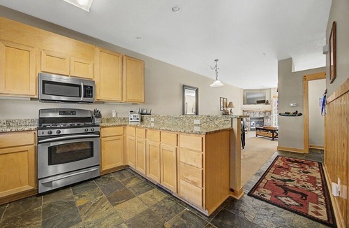 Government Camp Condo | Collins Lake Mountain Condo #24| Pool, Sauna & Spa