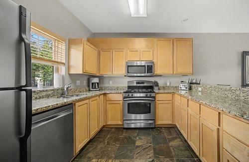 Government Camp Condo | Collins Lake Mountain Condo #24| Pool, Sauna & Spa