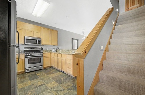 Government Camp Condo | Collins Lake Mountain Condo #24| Pool, Sauna & Spa