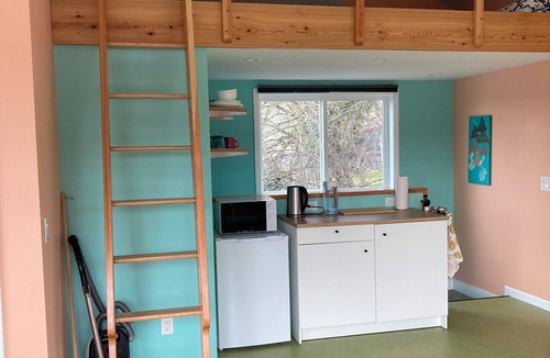 Alabama Hill Apartment | Colorful upstairs studio with lofted bed and soaking tub