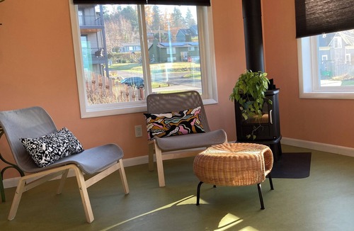 Alabama Hill Apartment | Colorful upstairs studio with lofted bed and soaking tub