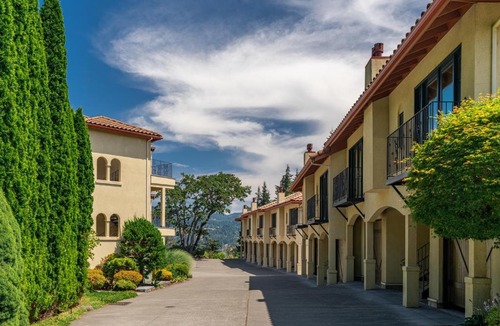 Hood River Hotel | Columbia Cliff Villas