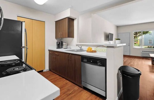 Western Apartment | Come relax in Hot Tub- 2 bd-2 bth apt escape