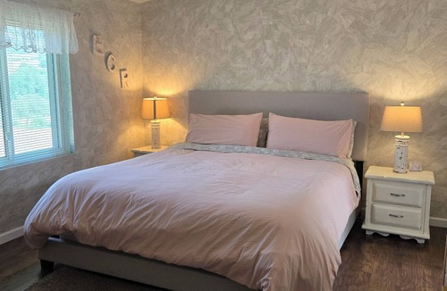 Ashland House | Come relax, work & enjoy country air.