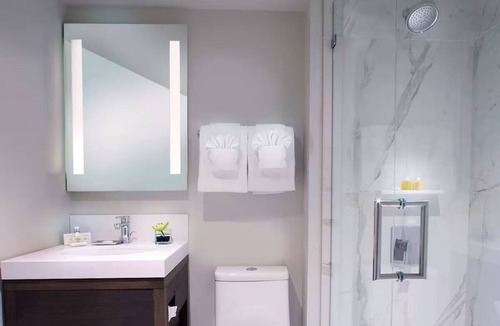 Downtown Portland Hotel | Comfort and Convenience! 3 Great Units, Pets Allowed