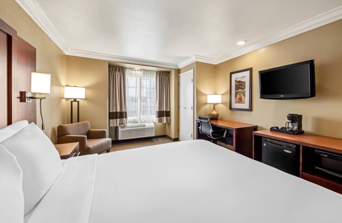 Salinas Hotel | Comfort Inn & Suites Salinas City Center Area