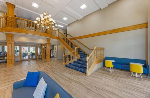 Southeast Salem Hotel | Comfort Suites Salem