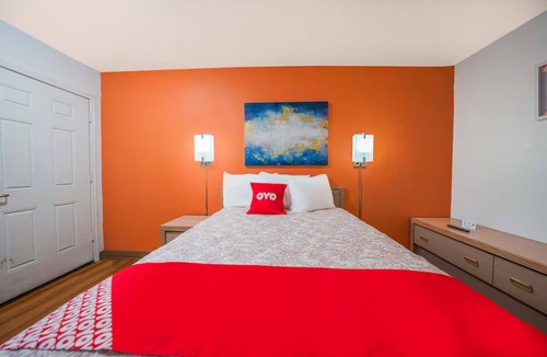 Larkspur Hotel | Comfortable & Budget-Friendly Room near Downtown Bend, Free Parking
