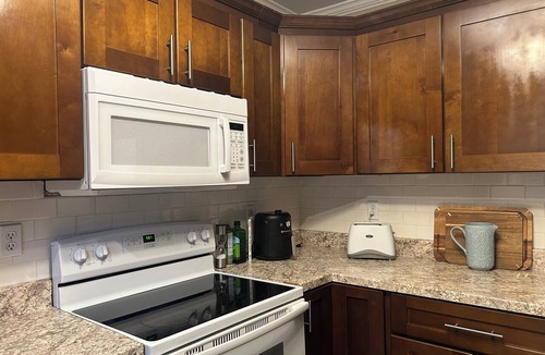 Covington Cottage | Comfortable Charming Convenient in Covington TN