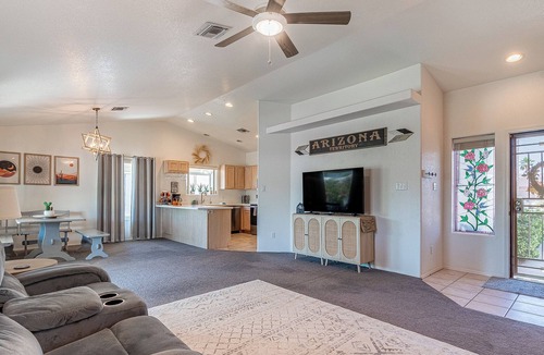 Desert Foothills House | Comfortable Desert Get-Away