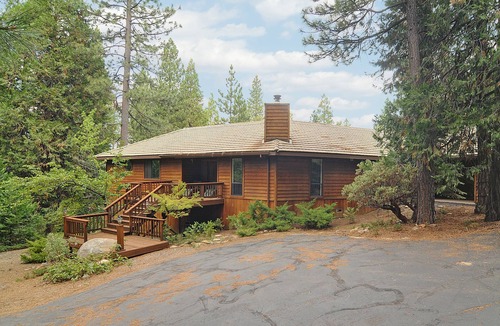 Sierra Village House | Comfortable Large Home In The Forest