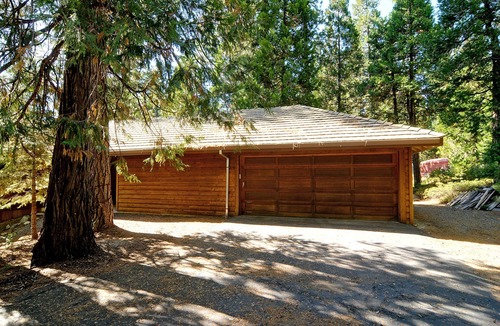 Sierra Village House | Comfortable Large Home In The Forest