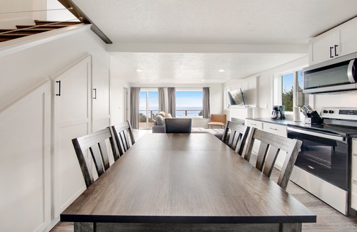 Edgewater Shores Cottage | Comfortable Oceanfront Getaway w/Easy Beach Access and Ocean Views - Dogs OK