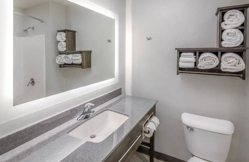 Redding Hotel | Comfortable Redding Stay Close to Parks, Trails & Local Attractions