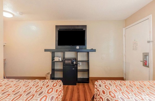 Loma Alta Hotel | Comfortable Room Perfect for Beachgoers in Oceanside