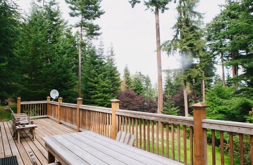 Olga Cottage | Comfortable, Spacious House Perfect for Families & Friend Groups. Beach Access.