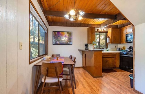 Crestline House | ‼️Comfy 2BR Getaway Near Lake Grego w/Mtn Views