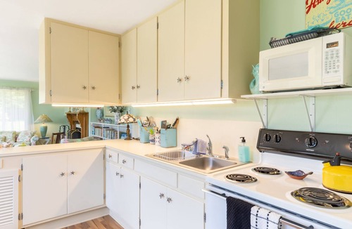 Freeland House | Comfy Coastal Cottage by AvantStay | Mountain View