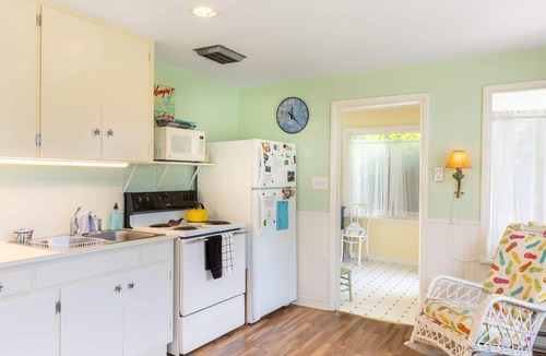 Freeland House | Comfy Coastal Cottage by AvantStay | Mountain View
