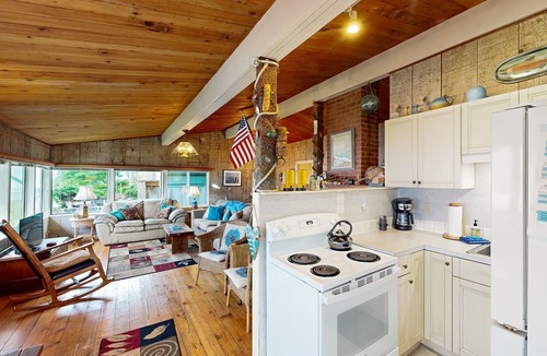 Arch Cape Cabin | Comfy oceanfront home three blocks to the beach with amazing views - dogs OK